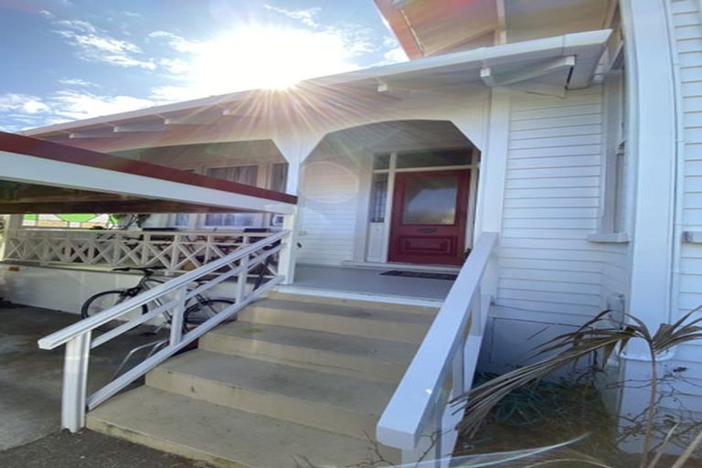 Photo of property in 14 Shoal Bay Road, Devonport, Auckland, 0624