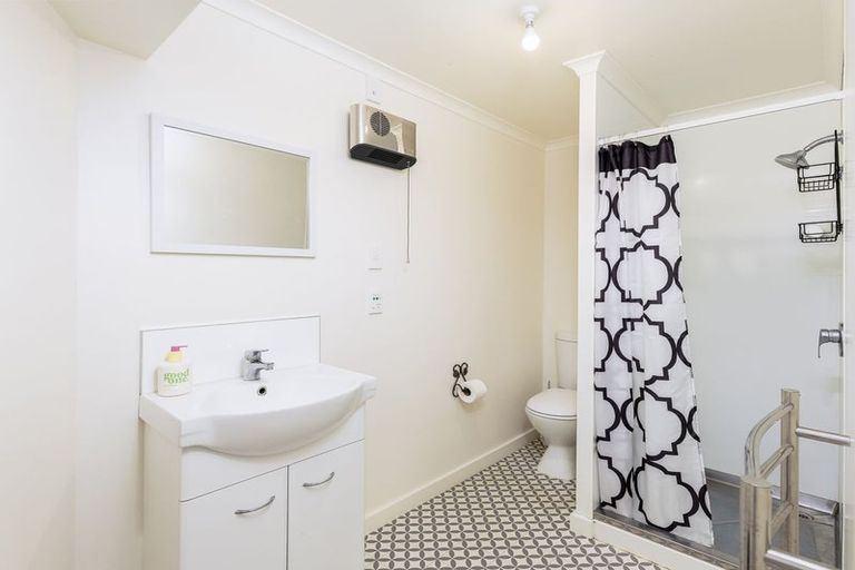 Photo of property in 10 Roma Way, Waitarere, 5510