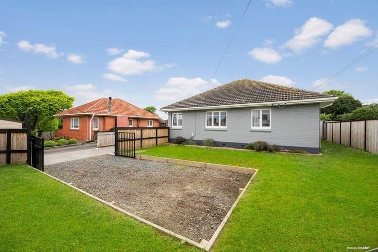 Photo of property in 22 Mellsop Avenue, Waiuku, 2123