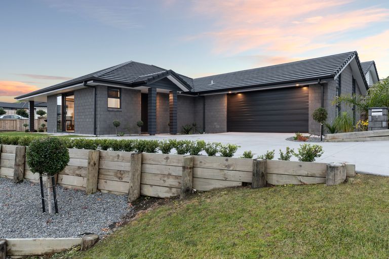 Photo of property in 2 Moira Close, Welcome Bay, Tauranga, 3175