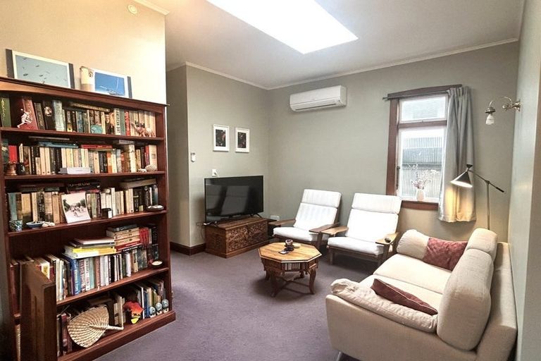 Photo of property in 127 Onepu Road, Lyall Bay, Wellington, 6022