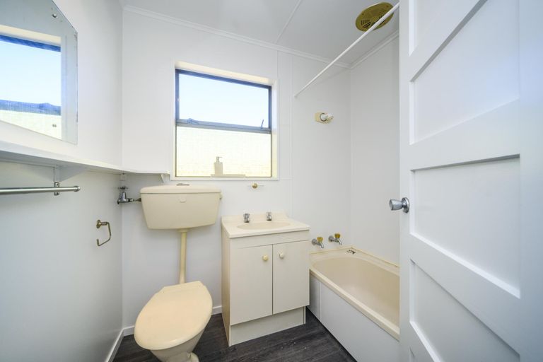 Photo of property in 928 Tremaine Avenue, Roslyn, Palmerston North, 4414