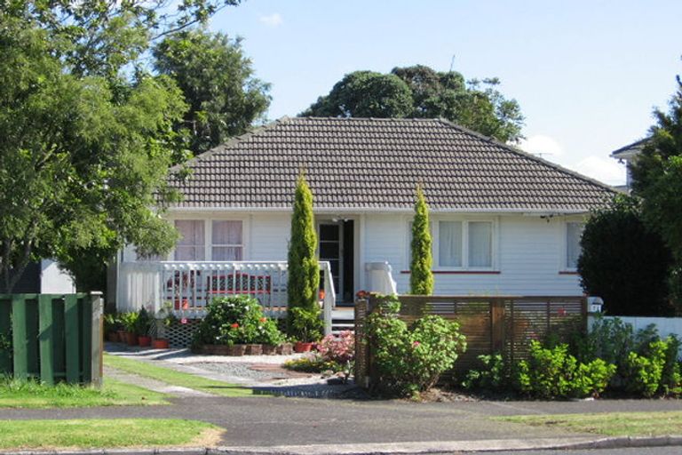 Photo of property in 71 Beach Road, Te Atatu Peninsula, Auckland, 0610