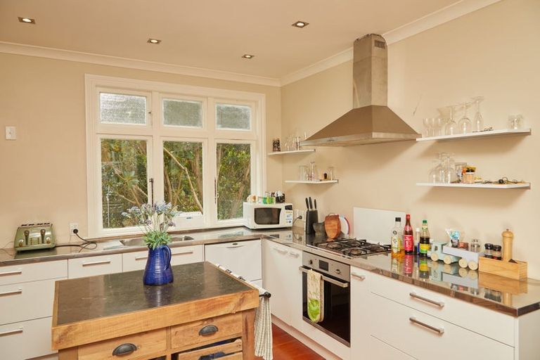 Photo of property in 53 Garden Road, Northland, Wellington, 6012