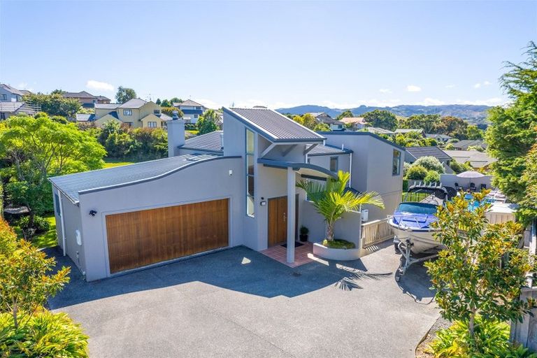 Photo of property in 18 Petrel Lane, Whitby, Porirua, 5024