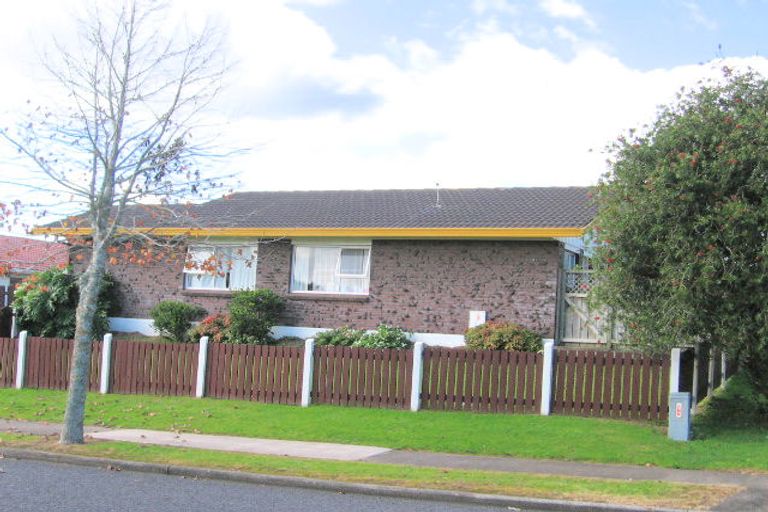 Photo of property in 37 Sikkim Crescent, Clover Park, Auckland, 2019