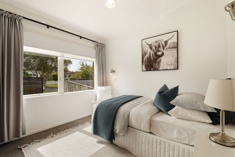 Photo of property in 8 Riviera Place, Hauraki, Auckland, 0622