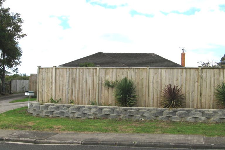 Photo of property in 3 Brookfield Road, Te Atatu Peninsula, Auckland, 0610