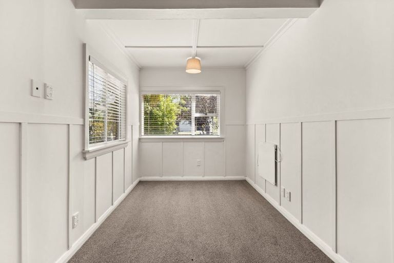 Photo of property in 16 Hammond Road, Taradale, Napier, 4112