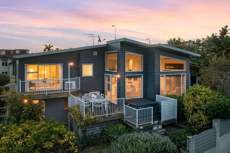 Photo of property in 60 Chesterfield Way, Orewa, 0931