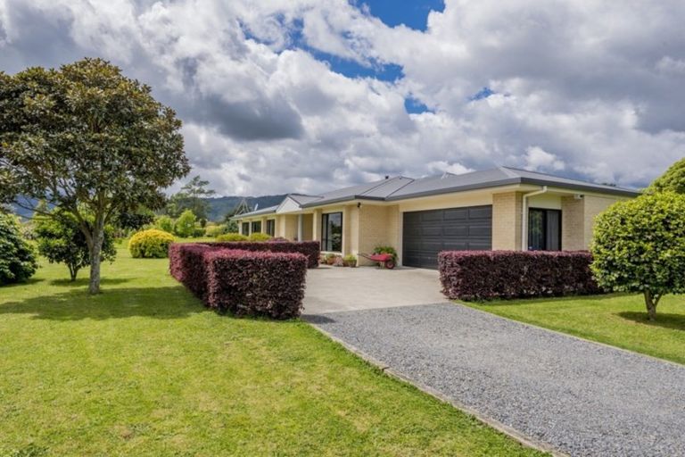 Photo of property in 16 Pukematawai Lane, Levin, 5571