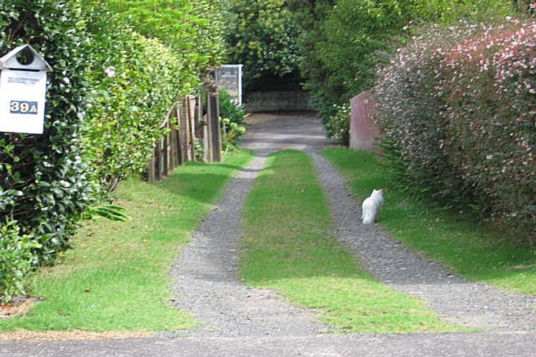 Photo of property in 39a Lyndhurst Road, Te Atatu South, Auckland, 0610