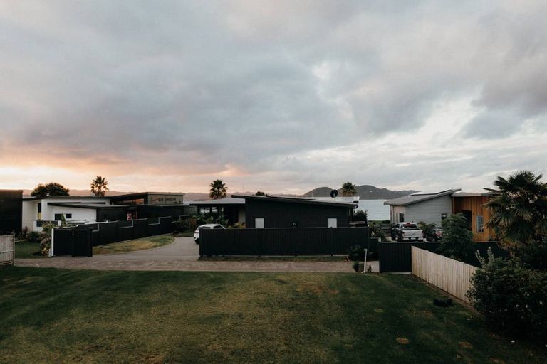 Photo of property in 10 Aarts Place, One Tree Point, 0118