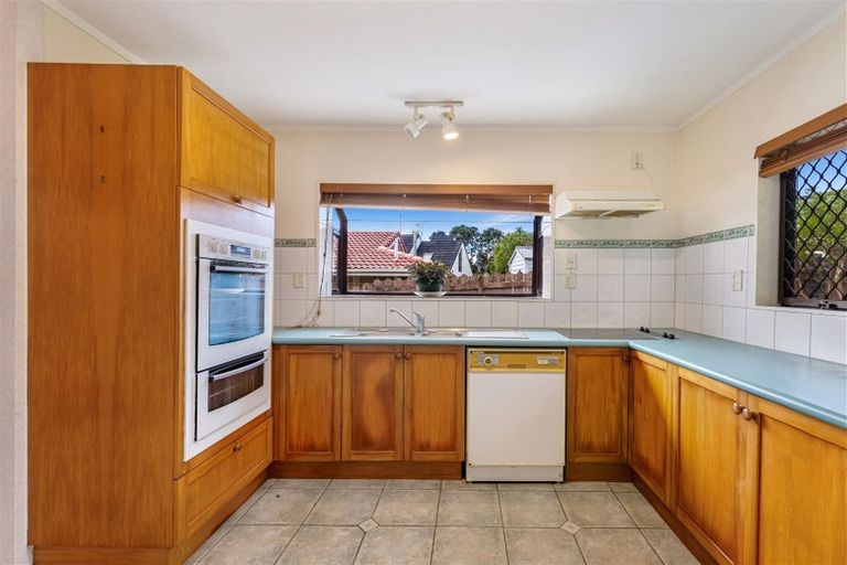 Photo of property in 31 Petrel Place, Massey, Auckland, 0614