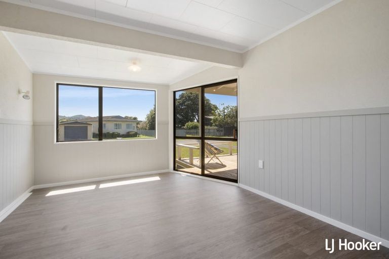 Photo of property in 1 Patterson Place, Waihi Beach, 3611