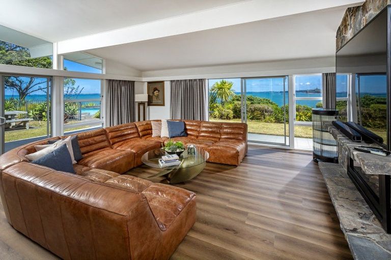 Photo of property in 62 Sharon Road, Waiake, Auckland, 0630