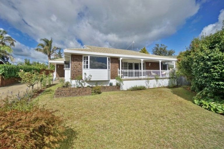 Photo of property in 16 Randell Place, Te Puke, 3119