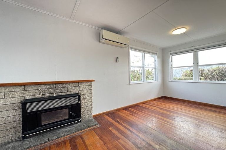 Photo of property in 16 Beazley Avenue, Paparangi, Wellington, 6037