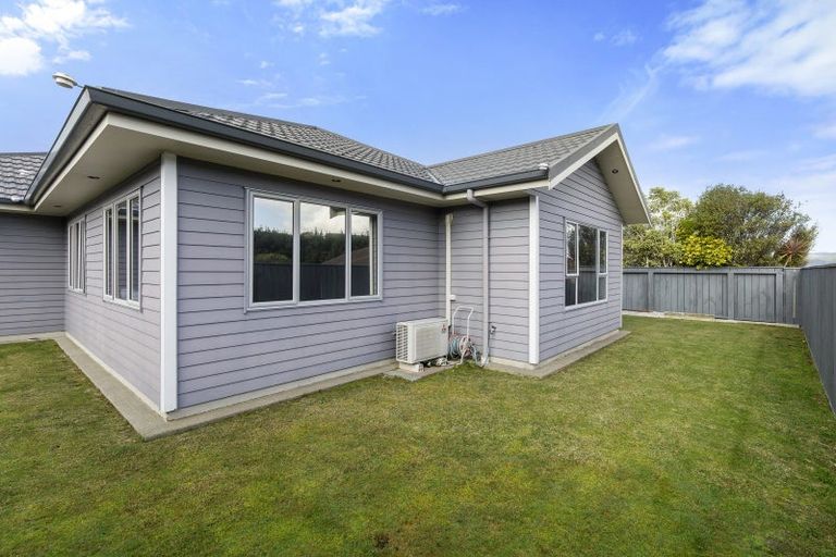 Photo of property in 20 Ronald Scott Grove, Riverstone Terraces, Upper Hutt, 5018
