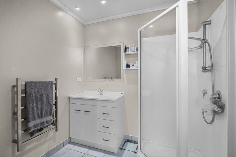 Photo of property in 56 Cabeleigh Drive, Helensville, 0800