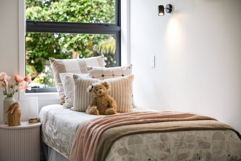 Photo of property in 35 Rock Isle Road, Torbay, Auckland, 0630
