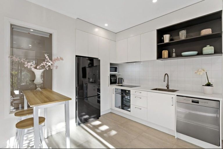 Photo of property in 11/2 Warrant Officer Lane, Hobsonville, Auckland, 0616