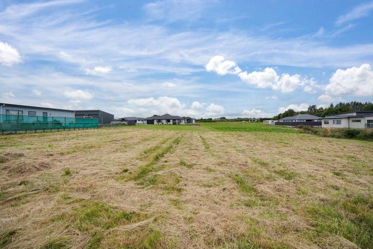 Photo of property in 28 Glenda Place, Seaward Bush, 9812