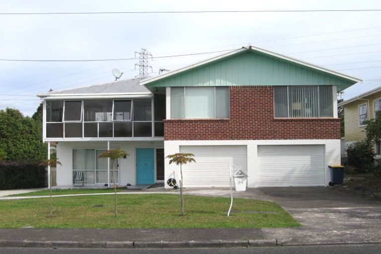 Photo of property in 39a Lyndhurst Road, Te Atatu South, Auckland, 0610