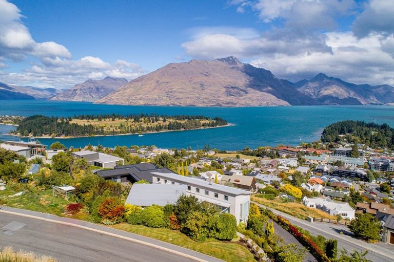 Photo of property in 2 Manchester Place, Queenstown, 9300