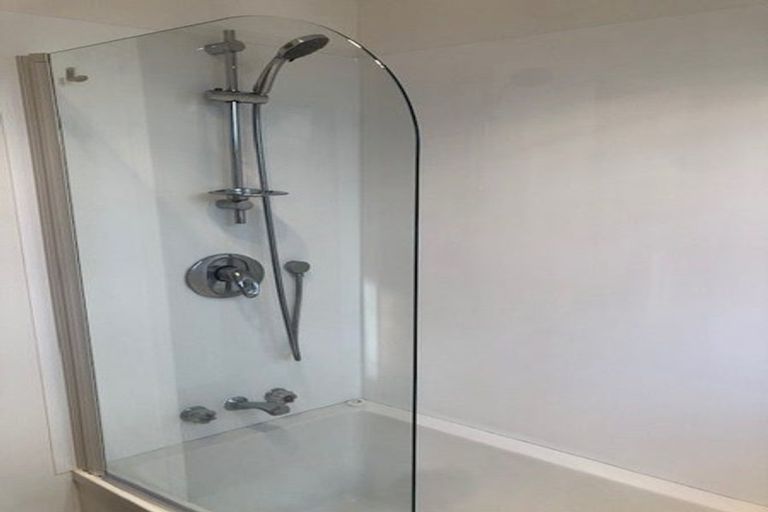 Photo of property in 17 Eyre Street, Henderson, Auckland, 0612