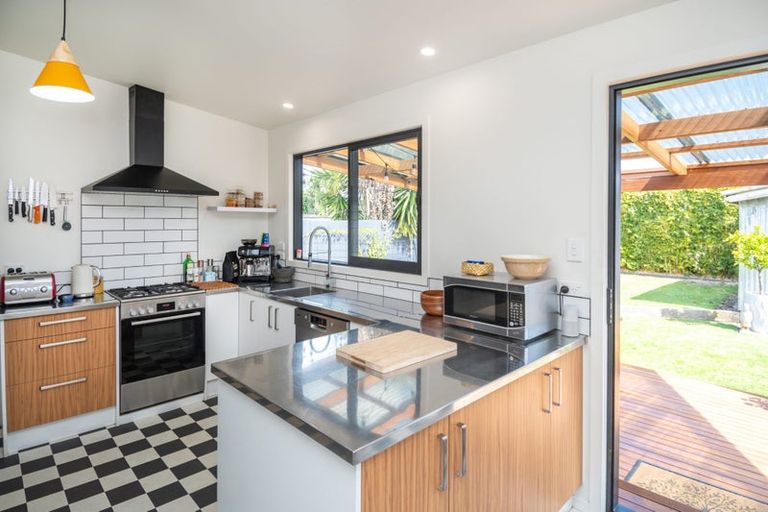 Photo of property in 12 Root Street, Gisborne, 4010