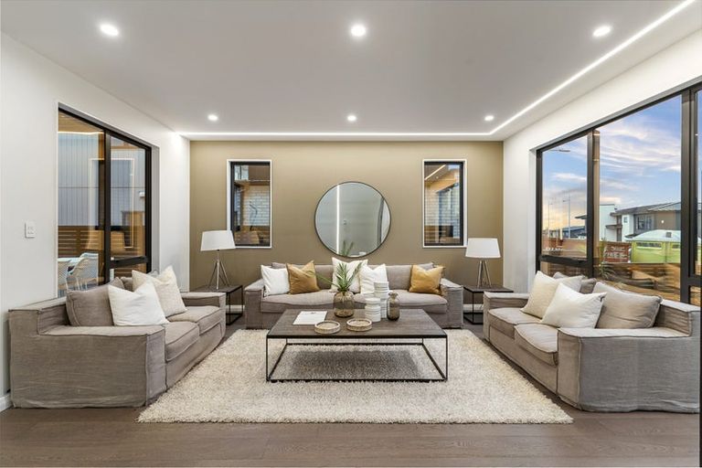 Photo of property in 8 Kumukumu Road, Long Bay, Auckland, 0630