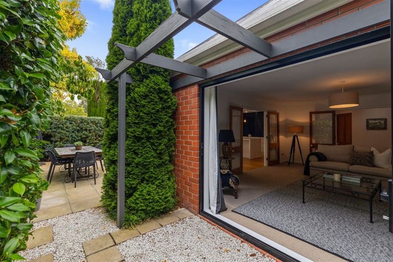 Photo of property in 33 Makora Street, Fendalton, Christchurch, 8041