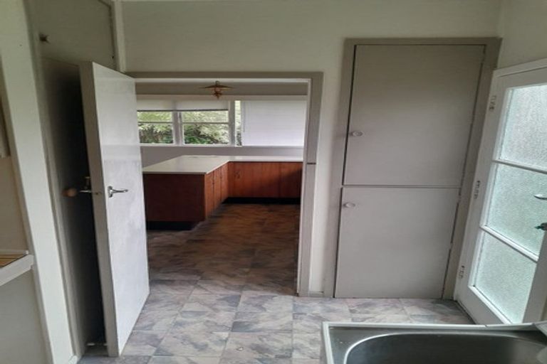 Photo of property in 35 Holland Road, Hillcrest, Auckland, 0627