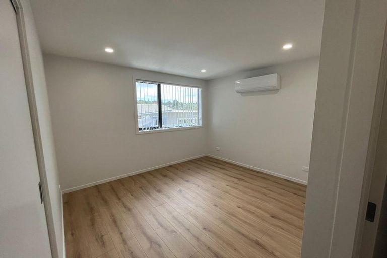 Photo of property in 2/28 Croydon Road, New Lynn, Auckland, 0600