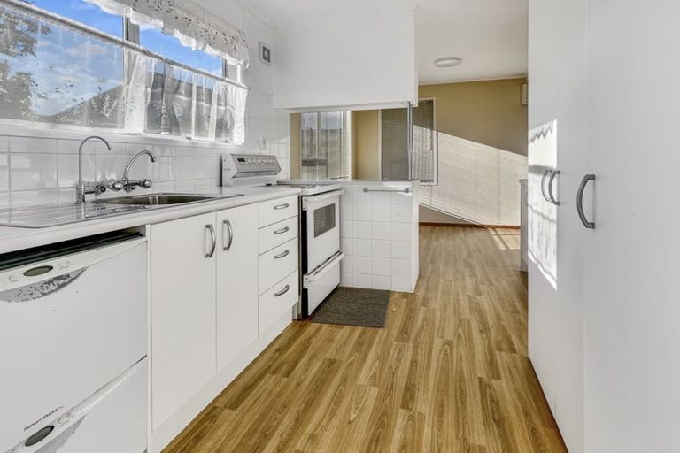 Photo of property in 26 Ellice Road, Totara Vale, Auckland, 0629