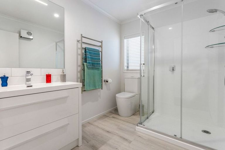 Photo of property in 20 Lillian Place, Orewa, 0931