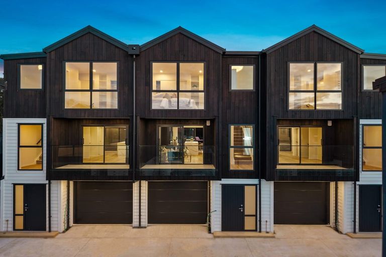 Photo of property in 10b Prince Regent Drive, Half Moon Bay, Auckland, 2012