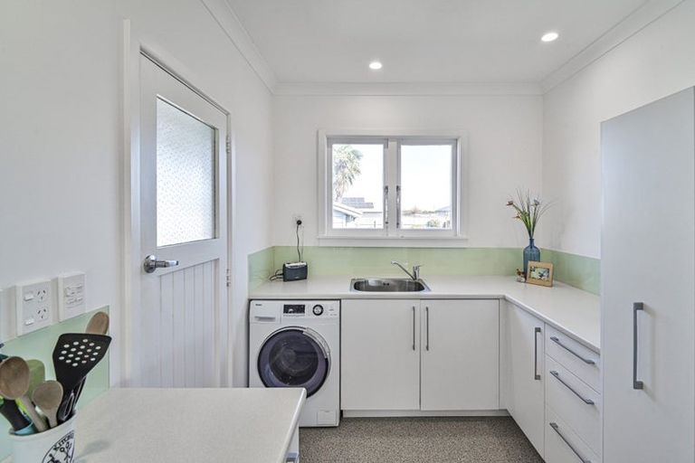 Photo of property in 420 Southland Place, Raureka, Hastings, 4120