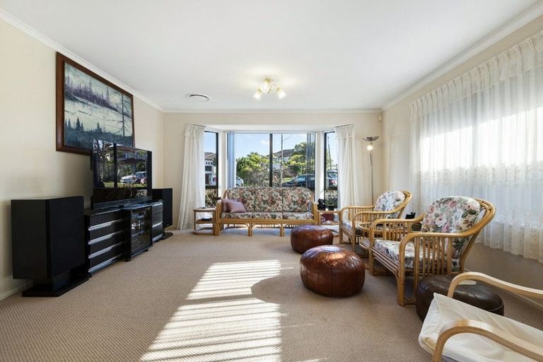 Photo of property in 17 Bundoran Way, Pinehill, Auckland, 0632