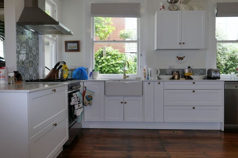 Photo of property in 125 Cashmere Avenue, Khandallah, Wellington, 6035