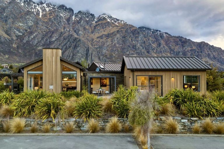 Photo of property in 14 Kerrera Lane, Jacks Point, Queenstown, 9371
