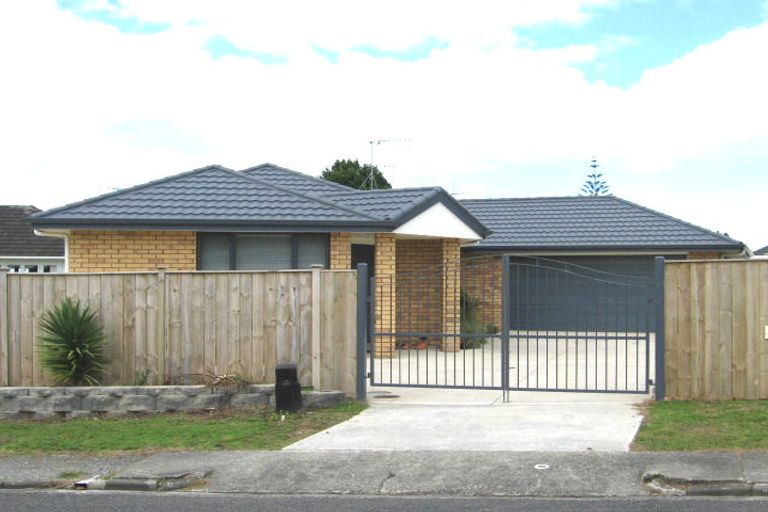 Photo of property in 1 Brookfield Road, Te Atatu Peninsula, Auckland, 0610