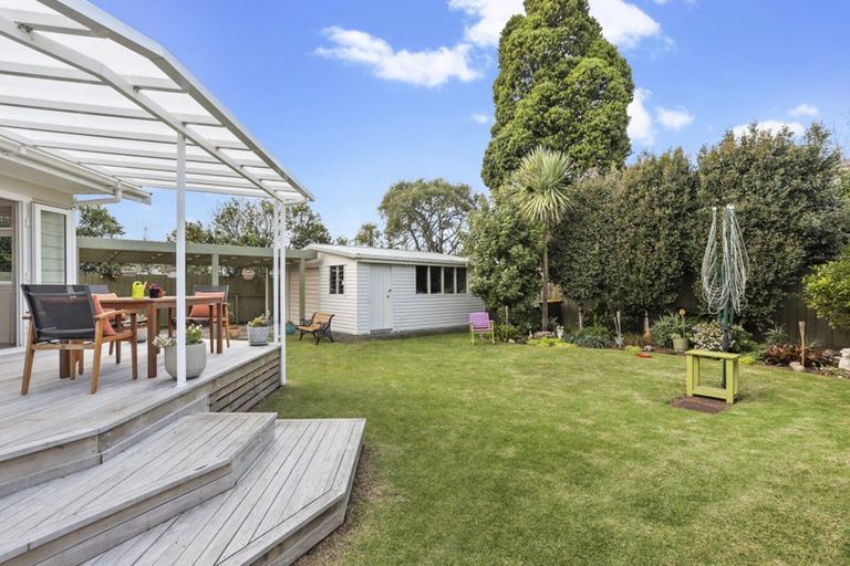 Photo of property in 89 Gloria Avenue, Te Atatu Peninsula, Auckland, 0610