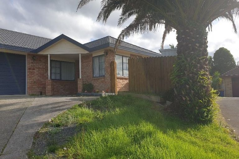 Photo of property in 18 Plumstead Rise, Glen Eden, Auckland, 0602
