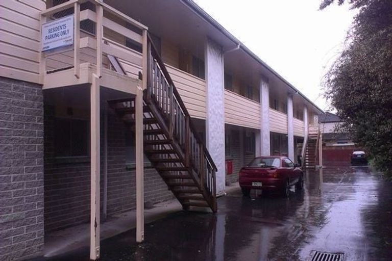 Photo of property in 44h Whites Line West, Woburn, Lower Hutt, 5010