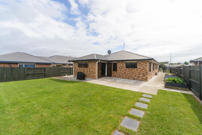 Photo of property in 46 Peter Hall Drive, Kelvin Grove, Palmerston North, 4414