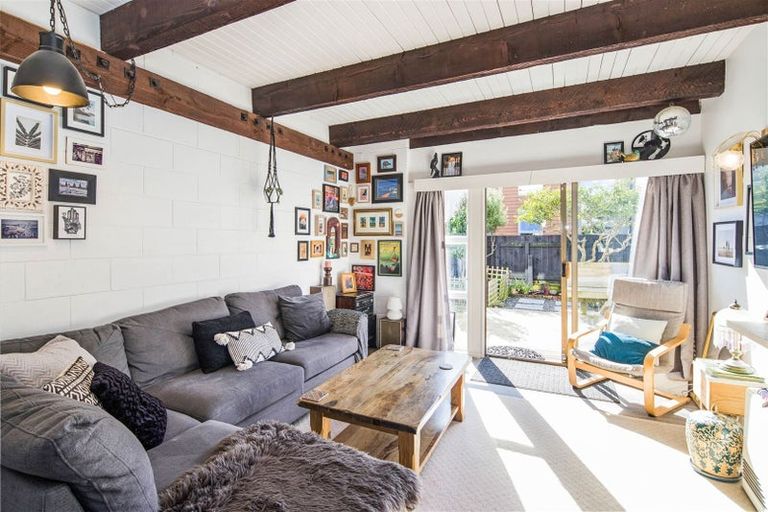 Photo of property in 20f5 Frankmoore Avenue, Johnsonville, Wellington, 6037