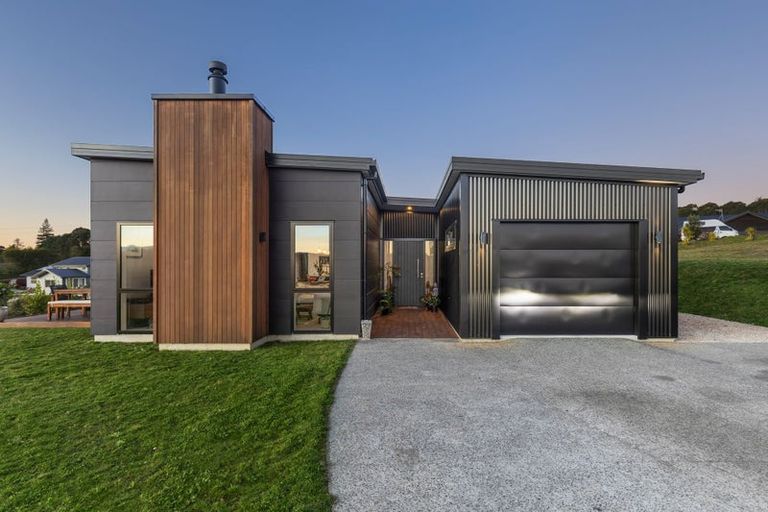 Photo of property in 372 Pomona Road, Tasman, Upper Moutere, 7173