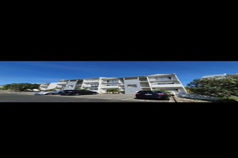 Photo of property in 9c/60 Masons Road, Oteha, Auckland, 0632